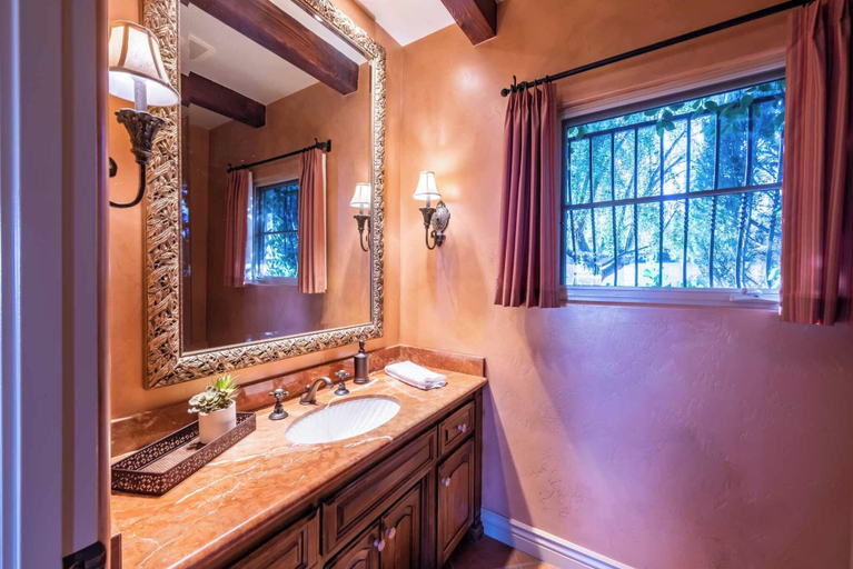 Bathroom 3, Paso Palacio, San Luis Obispo