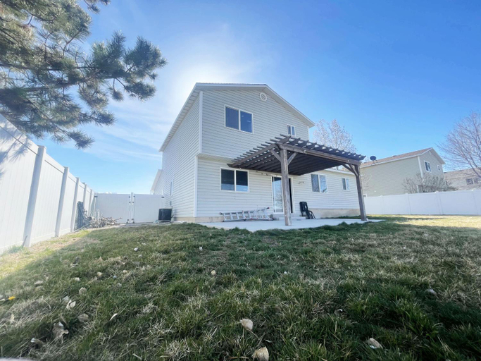 Others 2, Private Room with Shared Spaces in Fully Equipped Lehi Home, Utah