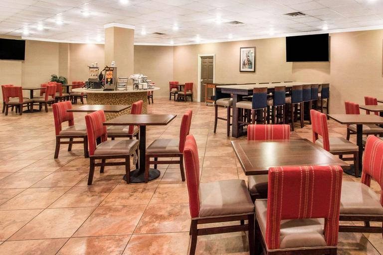 Food & Drinks 5, Comfort Inn & Suites Omaha Central, Douglas