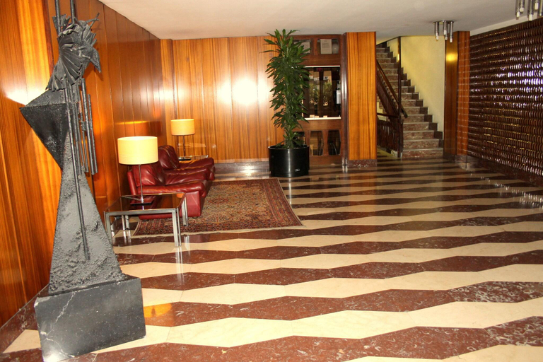 Public Area 2, Hostal Aslyp 114, Barcelona