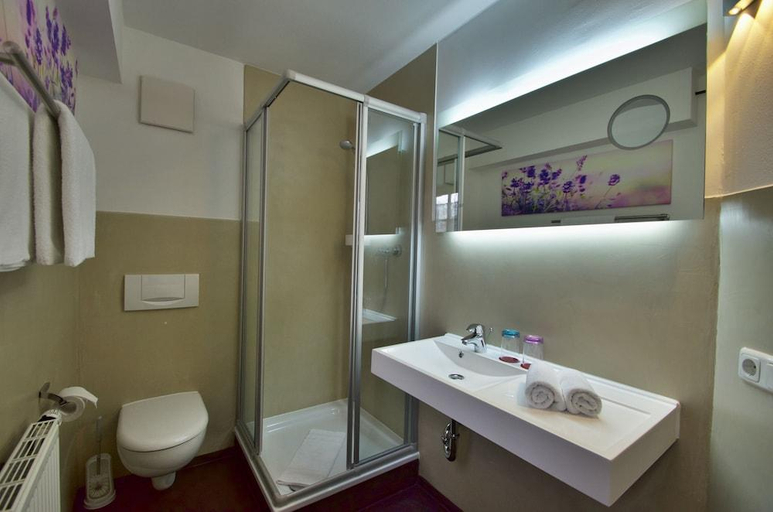 Bathroom 3, Hotel Ferienhaus Fux, Garmisch-Partenkirchen