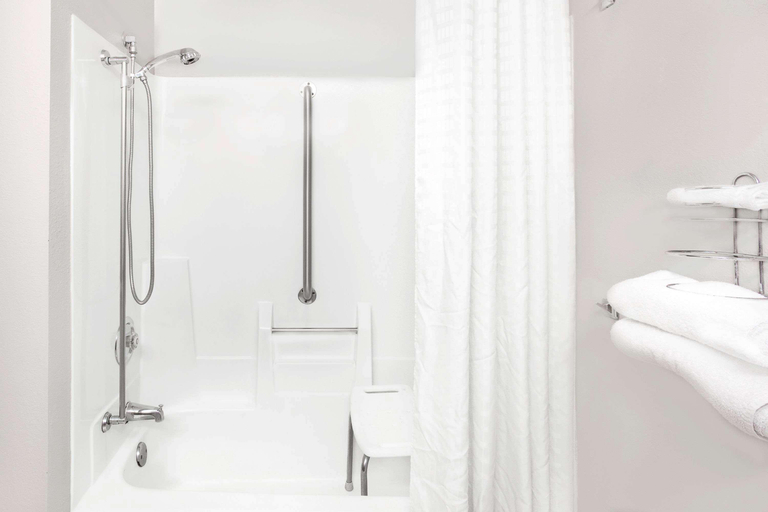 Bathroom 5, Super 8 by Wyndham Beaver Dam, Dodge