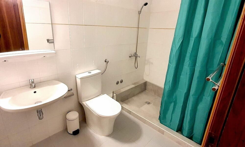 Bathroom 4, Hotel Pashos, Central Macedonia