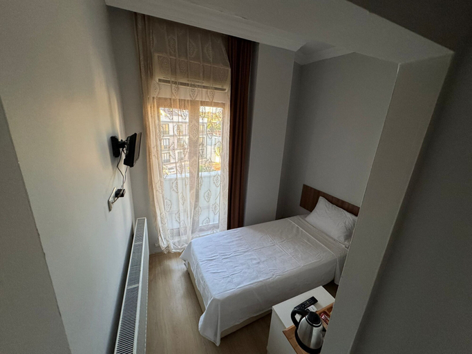 Bedroom 4, Varol Otel, Ezine