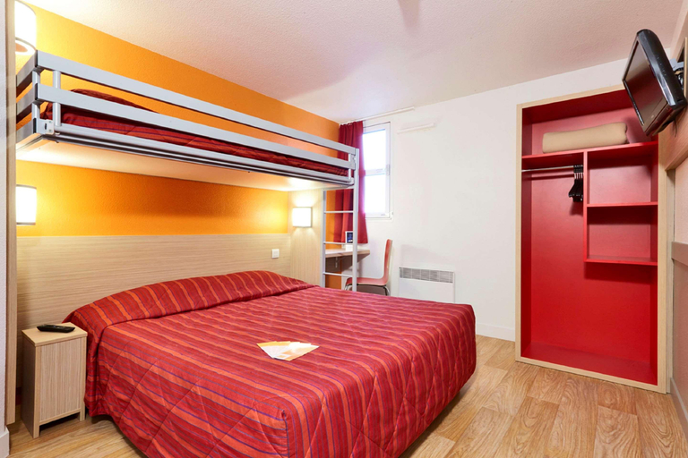Bedroom 2, Premiere Classe Marne La Vallee - Saint Thibault d, Seine-et-Marne