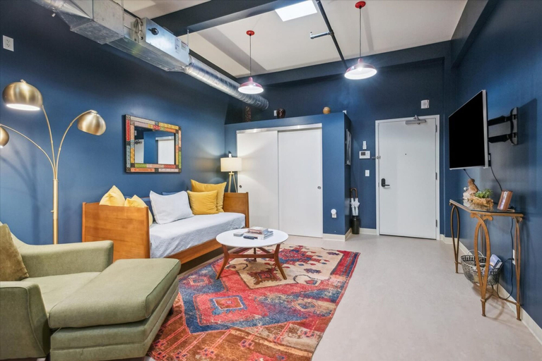 Room 3, Osprey Suite - 205 in Portland, Multnomah