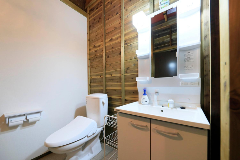 Bathroom 3, リバウッドリゾート, Mori