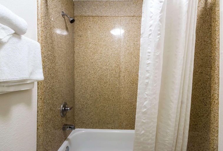 Bathroom 5, Econo Lodge Little Creek, Norfolk