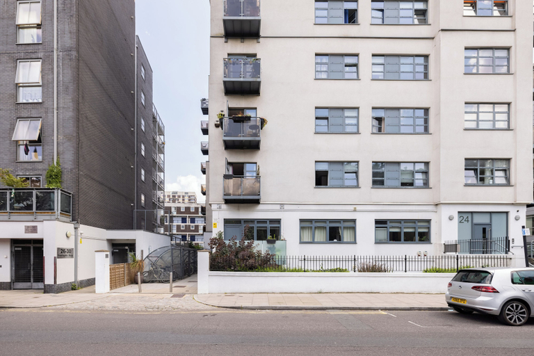 Exterior & Views 2, Beautiful Canal-Side Apartment in Islington, London