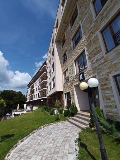 Exterior & Views
