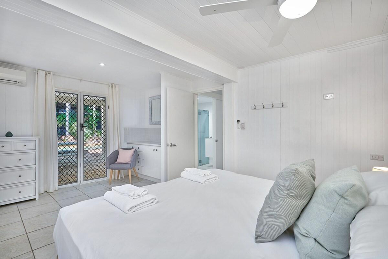 Others 3, Decked Out By The Sea 4 Bedrooms, Cairns