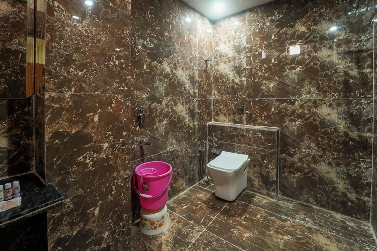 Bathroom 5, HOTEL ROSHAN, Varanasi