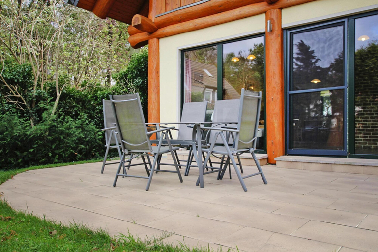 Outdoor dining, Ferienhaus Waldblick in Gohren-lebbin, Mecklenburgische Seenplatte