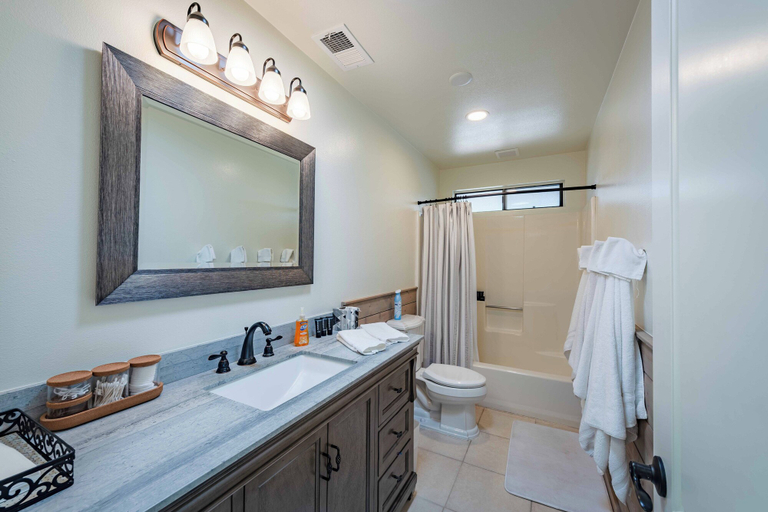 Bathroom 4, Heartview House, San Luis Obispo