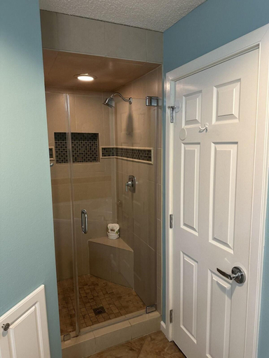 Bathroom 4, Crescent 109, Walton