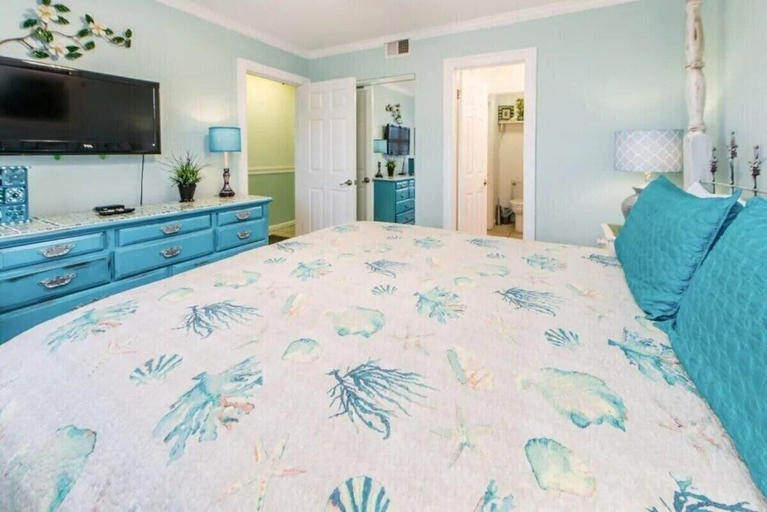 Bedroom 3, Blue Surf 17A, Walton