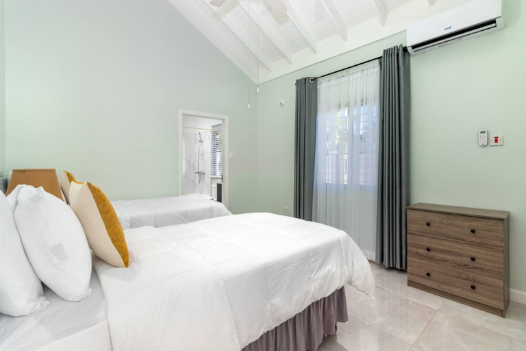 Room 5, Draxhall Beach Access Gated Community Full Air Con