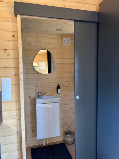 Bathroom, La tiny house sainte victoire, Bouches-du-Rhône