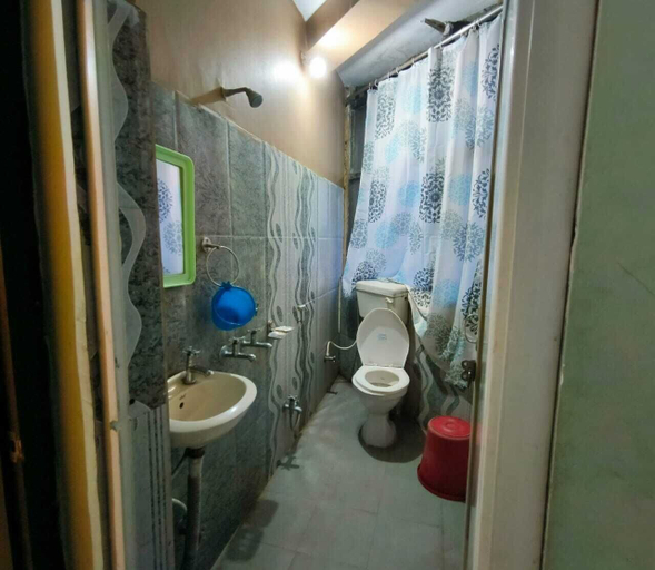 Bathroom 2, Hotel J B Palace, Ramgarh