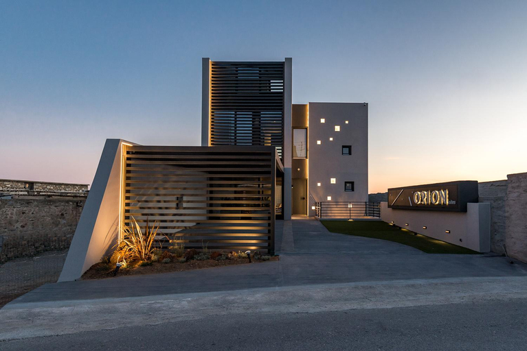 Exterior & Views
