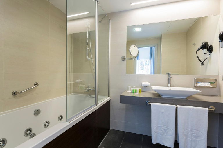 Bathroom 5, Palladium Hotel Cala Llonga, Baleares