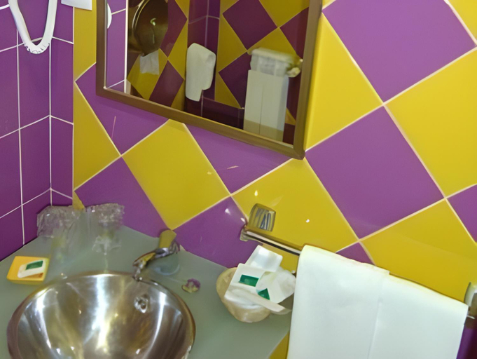 Bathroom 5, Hotel Midama, Cuenca