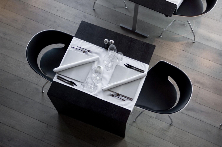 Bathroom 4, Carbon, Limburg