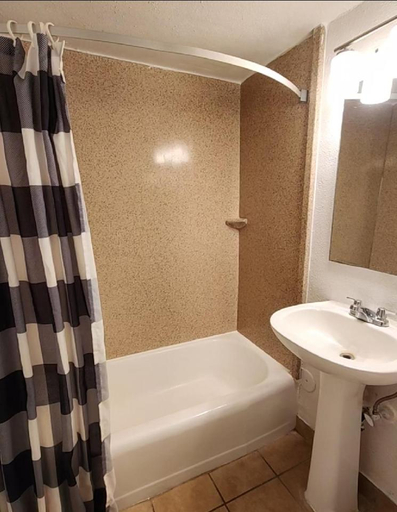 Bathroom 4, Welcome Inn and Suites, Apache