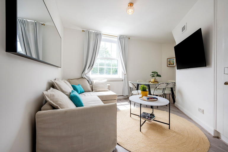 Others 3, Modern London stay near Nothing Hill, London