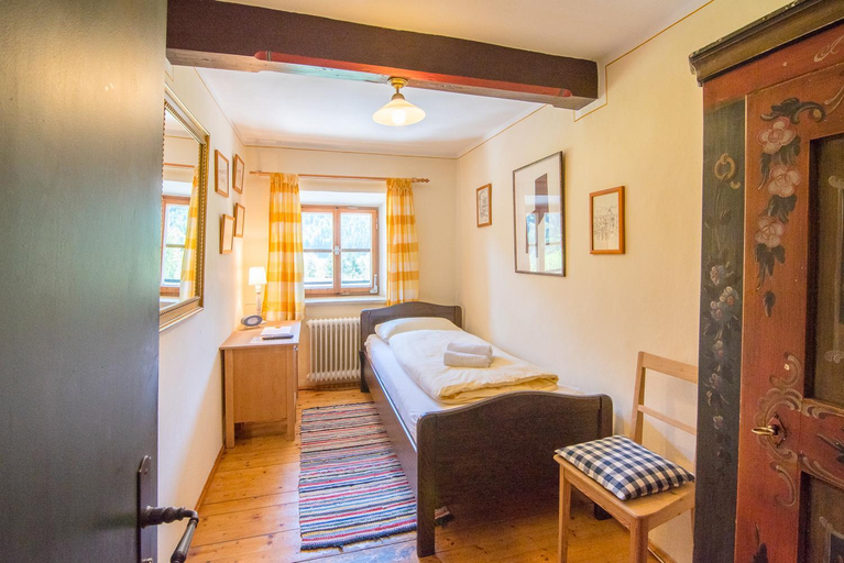 Bedroom 2, Berggasthof Butzn Wirt, Traunstein