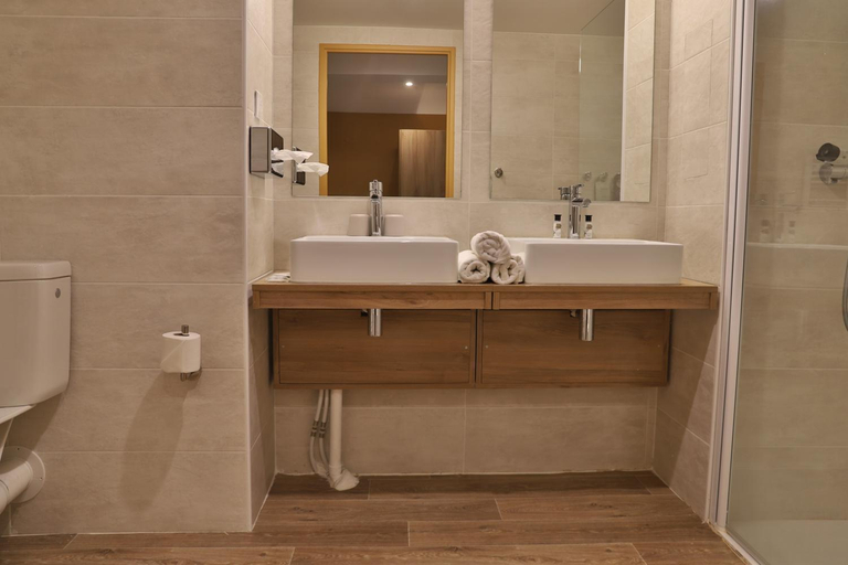 Bathroom 5, SOWELL HOTELS Mont Blanc et SPA, Haute-Savoie