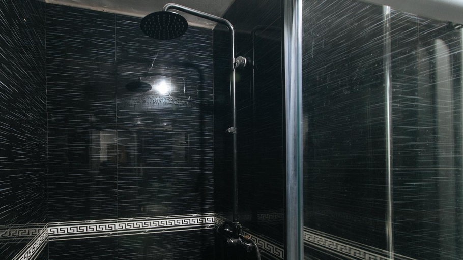 Bathroom 5, RedDoorz @ TJMG by Bel Air Soho Makati, Makati City