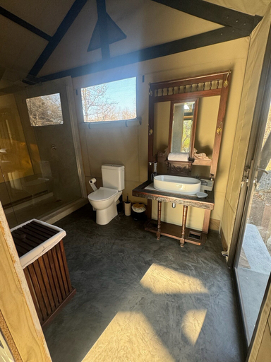 Bathroom, Timbila Game Lodge, Mopani