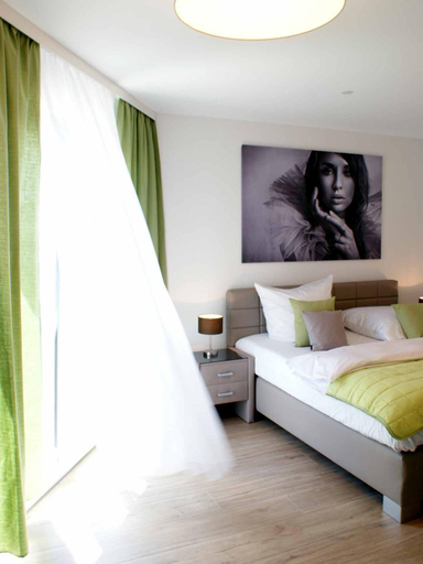 Bedroom 2, R & J Hotel, Ortenaukreis