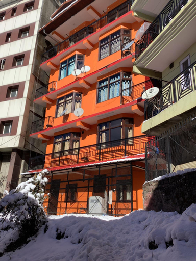 Exterior & Views