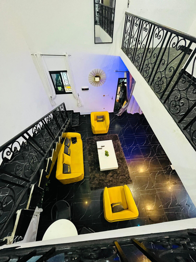 Others 4, Residence Tade, Wouri
