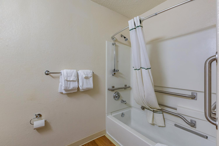 Bathroom 4, HomeTowne Studios Atlanta - Chamblee, DeKalb