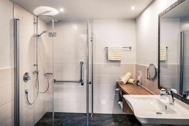 Bathroom 4, Hotel Fohrenhof, Reutte