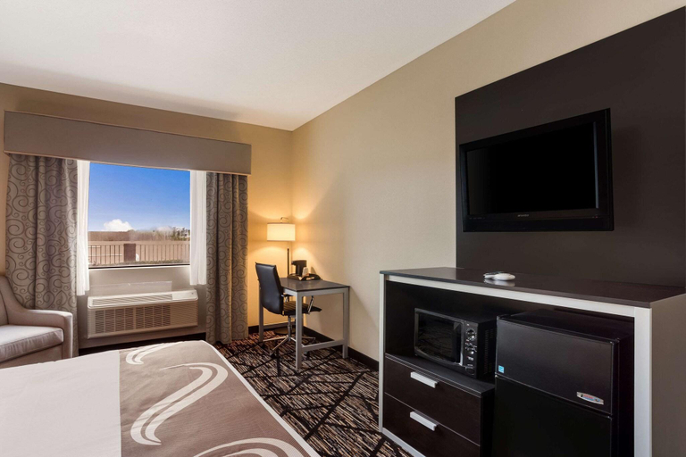 Bedroom 3, Quality Inn & Suites Pearl-Jackson, Rankin