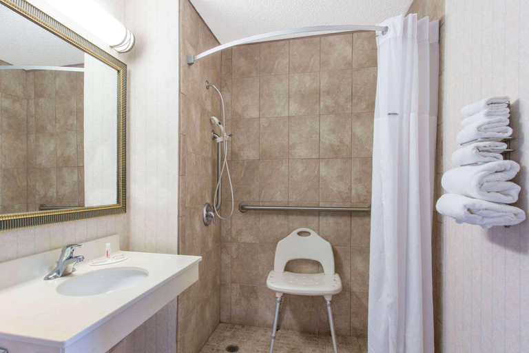 Bathroom 4, Days Inn by Wyndham Princeton, Mercer