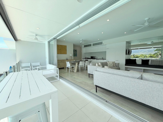 Food & Drinks, Pool Port Douglas, Douglas