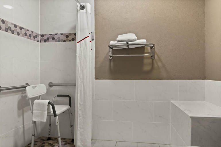 Bathroom 5, Red Roof Inn Baldwin, Duval