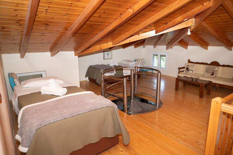 Room 2, Evia Summer Home Near the Sea-up to 11 Guests, Central Greece