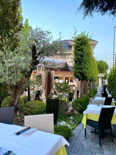 Food & Drinks 5, Alla Passeggiata, Verona