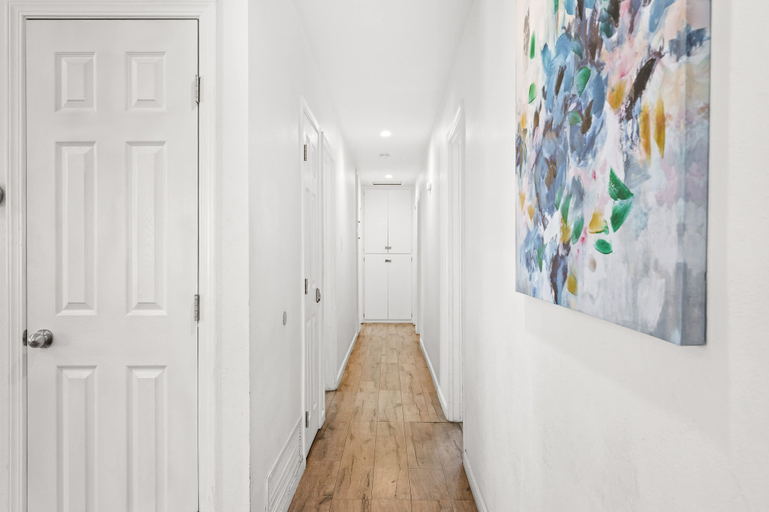 Room 4, Spacious Family Friendly House in Central Location, Los Angeles