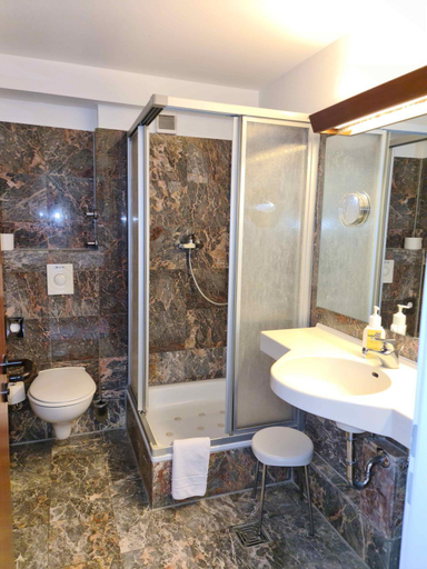 Bathroom 4, Landhotel Lowenbruch, Teltow-Fläming