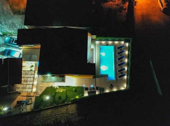 Exterior & Views 2, Kastel Luksic Scenic Villa With Pool, Kaštela