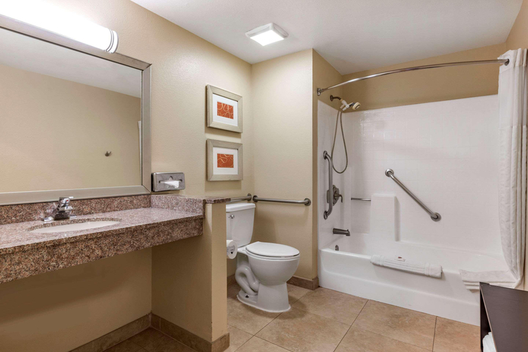 Bedroom 3, Comfort Inn & Suites Huntington Beach, Orange