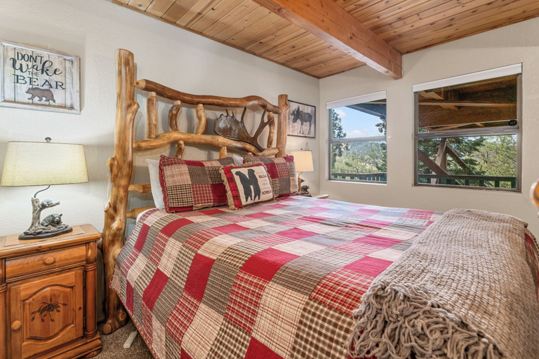 Bedroom 2, Wolf View Lodge, San Bernardino