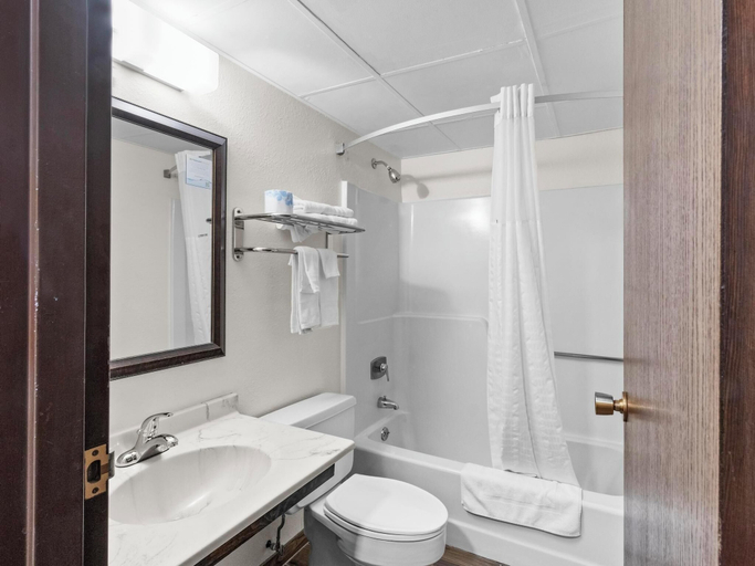 Bathroom 5, Super 8 By Wyndham Ogallala, Keith